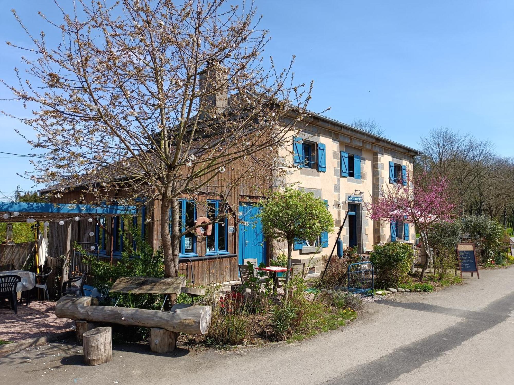 Ille Flottante, Maison Eclusiere Et Hebergements Insolites Sur Le Canal Hédé Dış mekan fotoğraf
