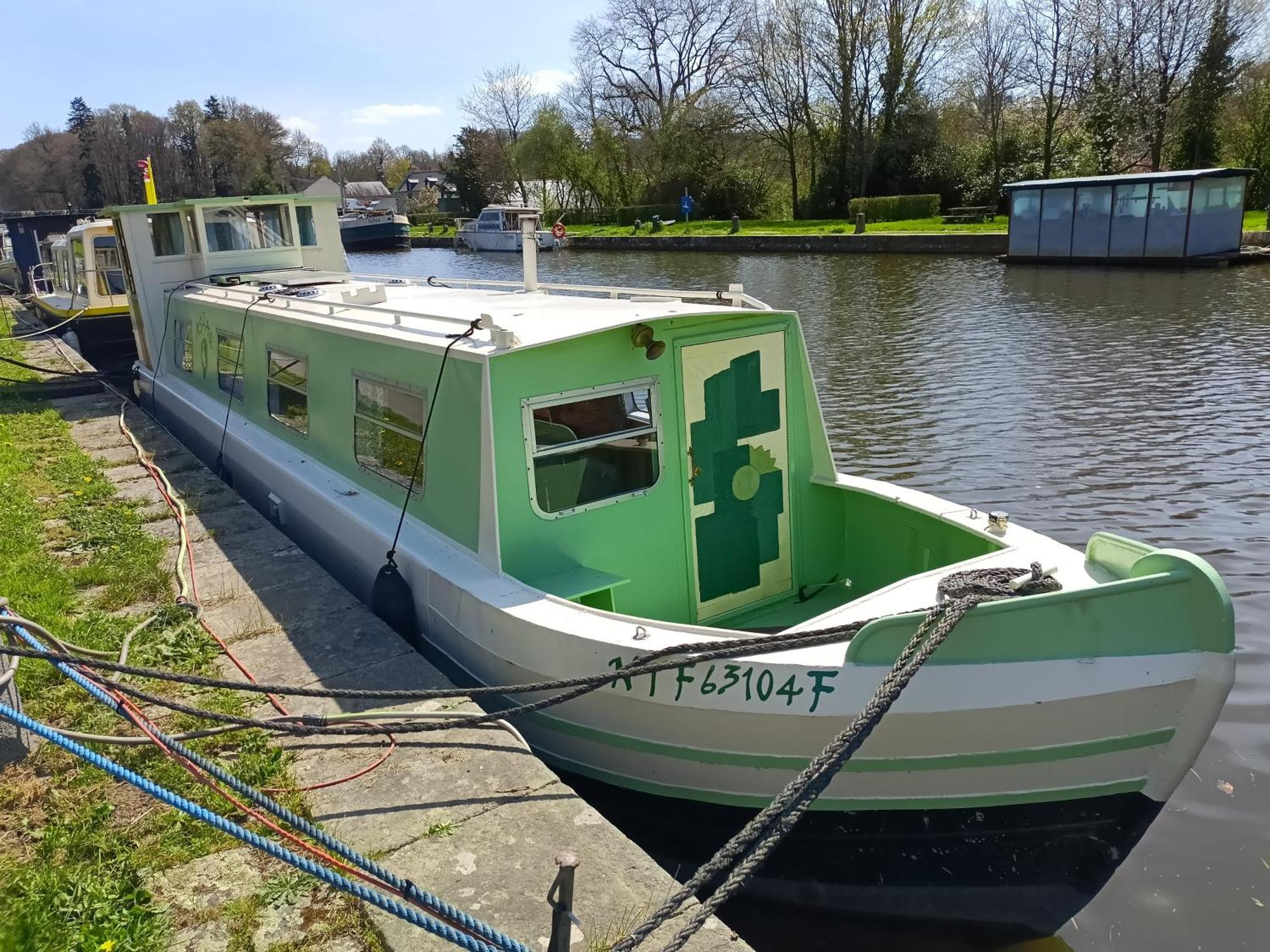 Ille Flottante, Maison Eclusiere Et Hebergements Insolites Sur Le Canal Hédé Dış mekan fotoğraf