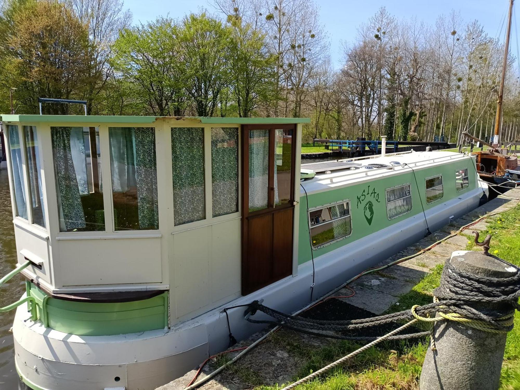 Ille Flottante, Maison Eclusiere Et Hebergements Insolites Sur Le Canal Hédé Dış mekan fotoğraf